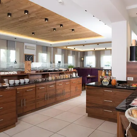 Ladurner Hotel 3*