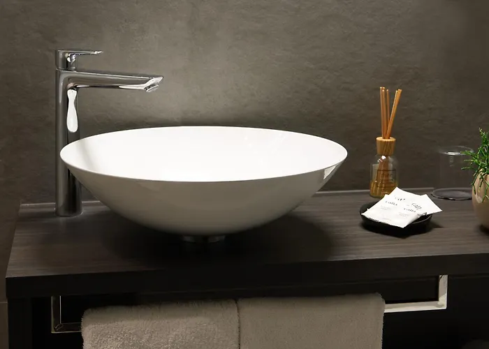 Ladurner فندق 3*